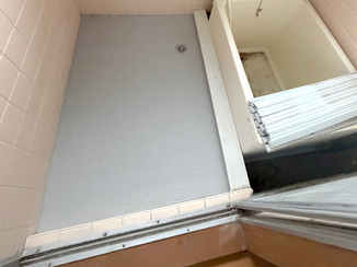 小工事 足元の寒さを軽減した快適な浴室の床