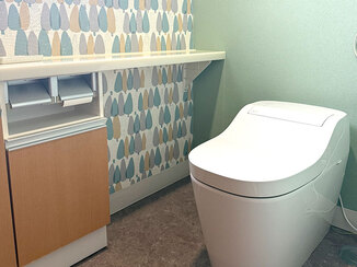 トイレリフォーム デザインにこだわった、明るくすっきりとした快適なレストルーム